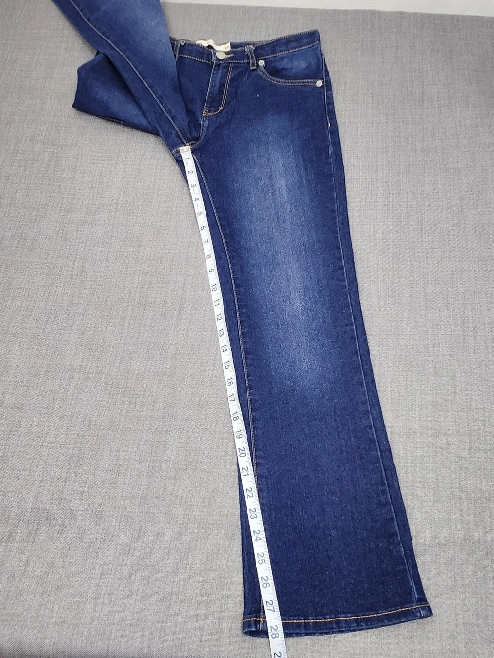 Levis Medium Wash Stretch Boot Cut Denim Jeans. 16.